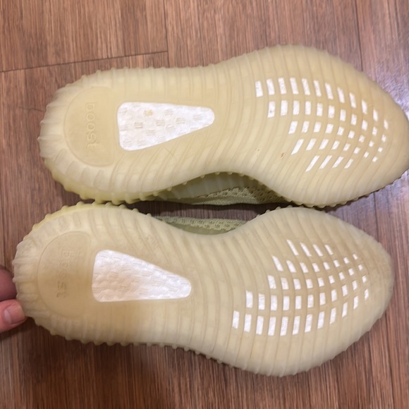 Yeezy worn twice. No box included. In great condition - Picture 5 of 5